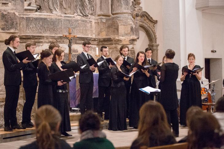 Das vocalis ensemble dresden während des Konzerts.